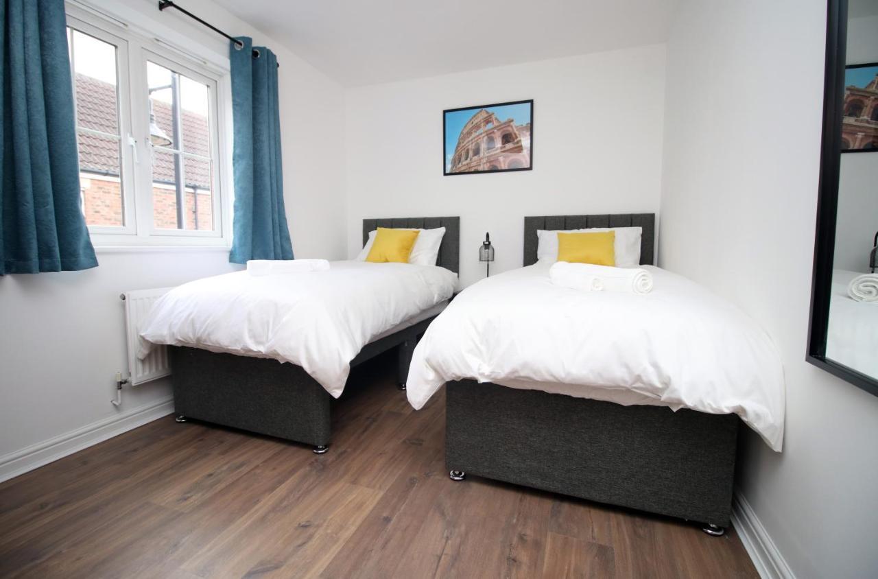 Delft - Spacious Home, High Speed Wi-Fi, Free Parking, Terrace สวินดอน ภายนอก รูปภาพ