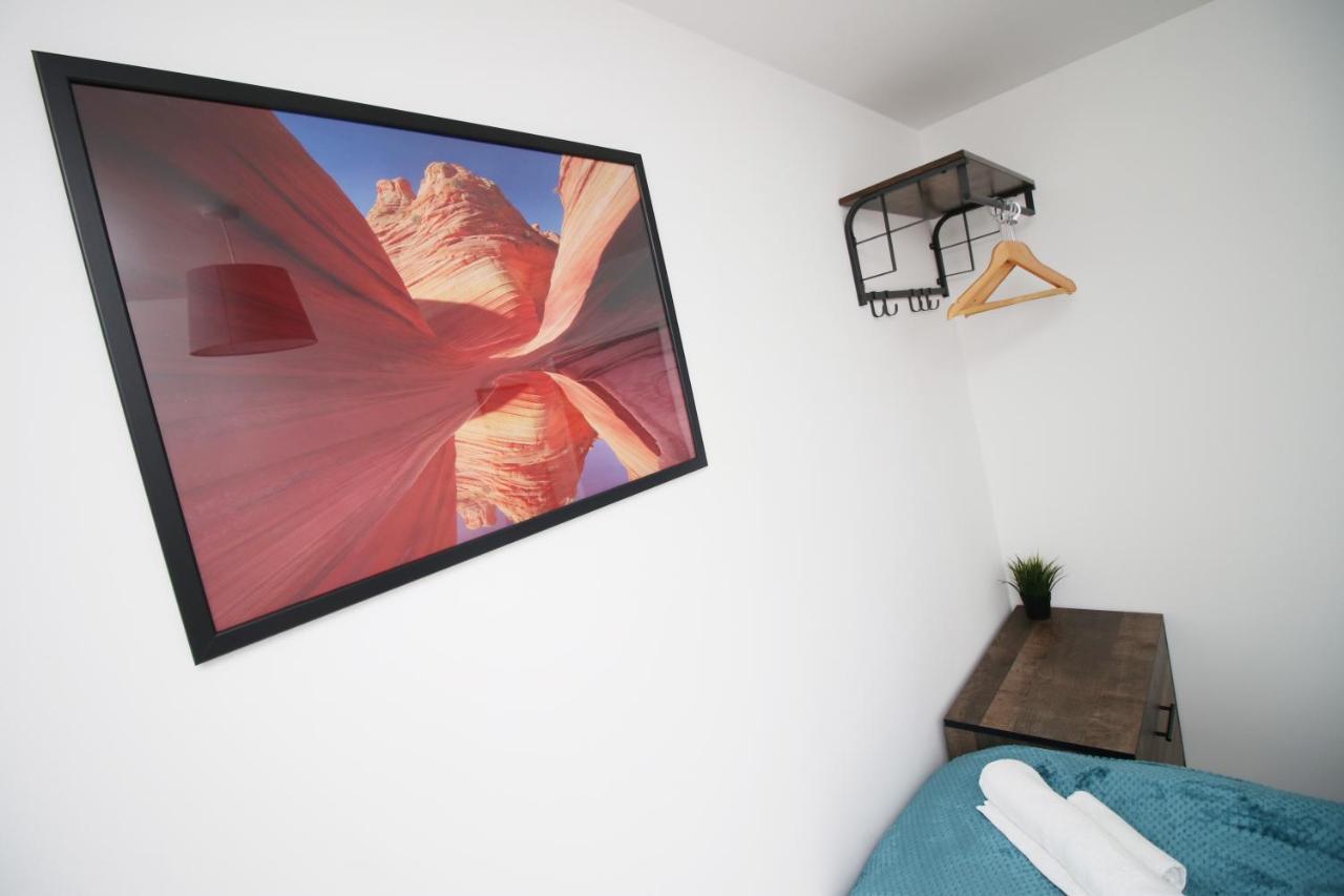 Delft - Spacious Home, High Speed Wi-Fi, Free Parking, Terrace สวินดอน ภายนอก รูปภาพ