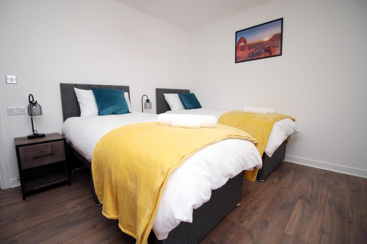 Delft - Spacious Home, High Speed Wi-Fi, Free Parking, Terrace สวินดอน ภายนอก รูปภาพ