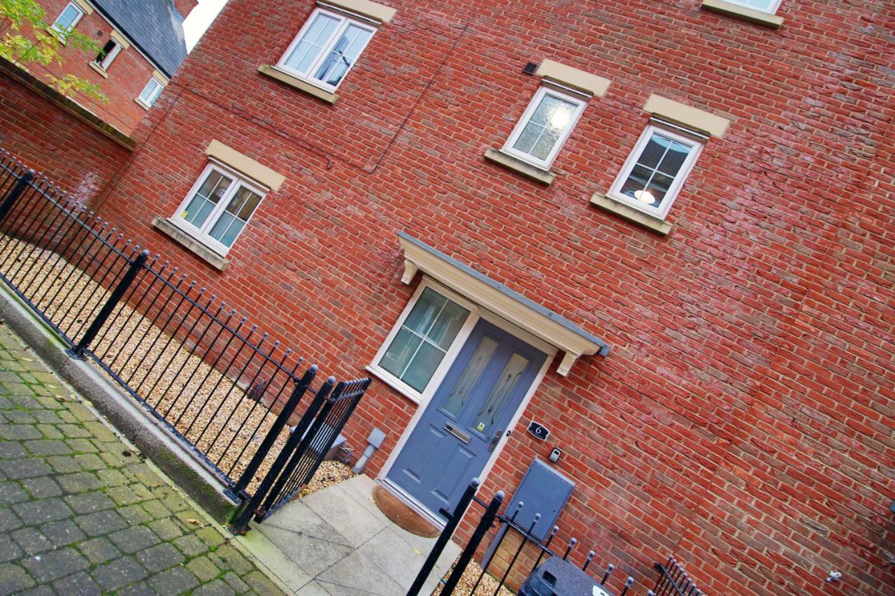 Delft - Spacious Home, High Speed Wi-Fi, Free Parking, Terrace สวินดอน ภายนอก รูปภาพ